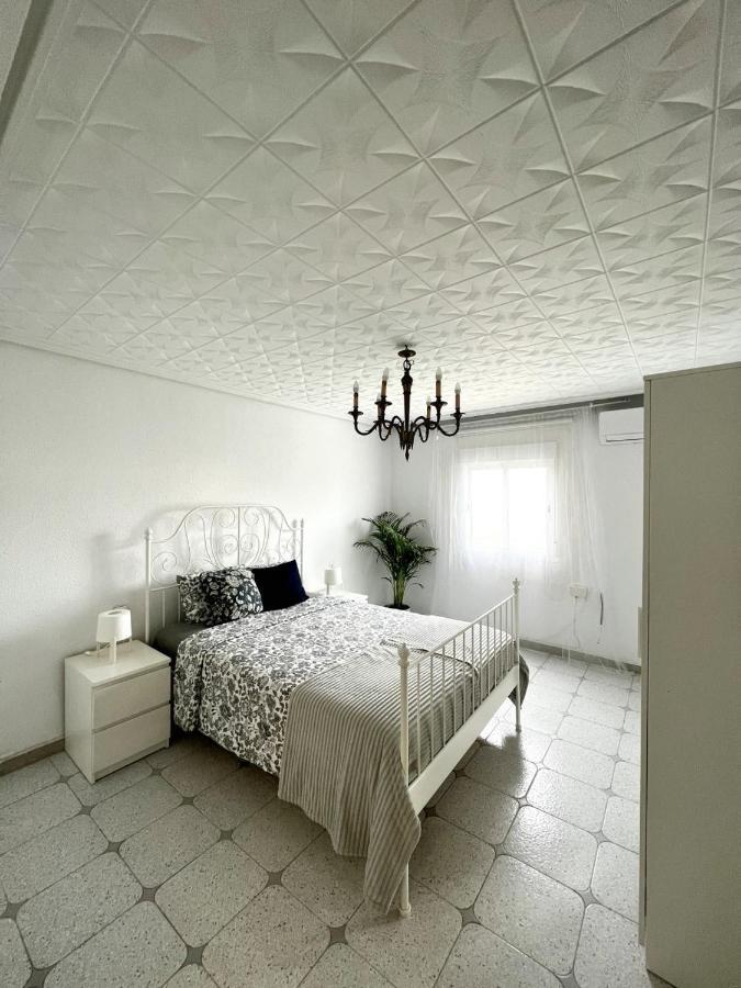 Holiday&Vacations Apartment On The Beach Валенсия Екстериор снимка