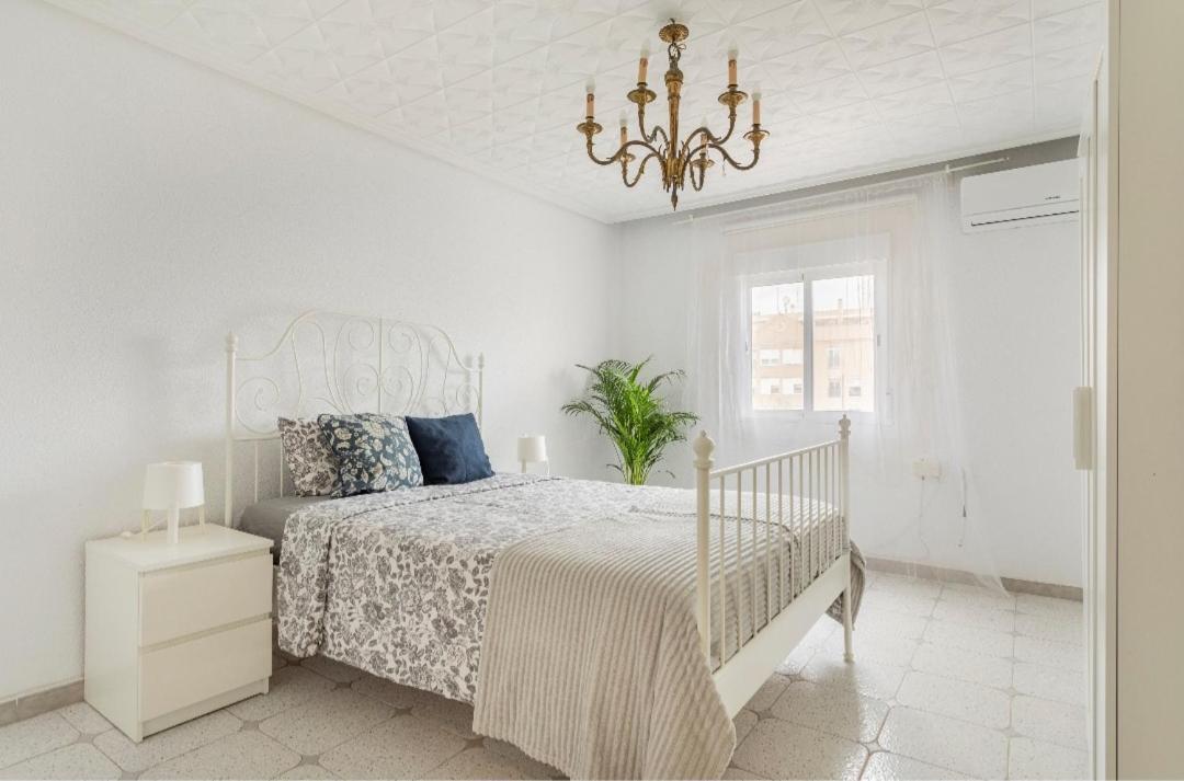 Holiday&Vacations Apartment On The Beach Валенсия Екстериор снимка