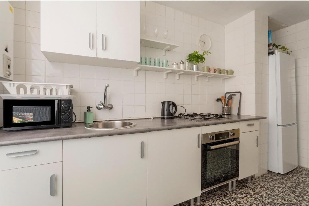 Holiday&Vacations Apartment On The Beach Валенсия Екстериор снимка