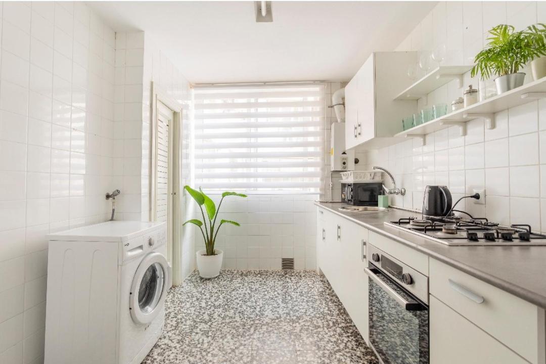 Holiday&Vacations Apartment On The Beach Валенсия Екстериор снимка