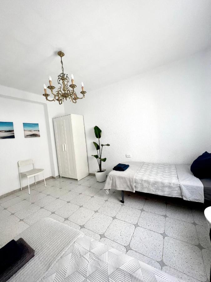 Holiday&Vacations Apartment On The Beach Валенсия Екстериор снимка