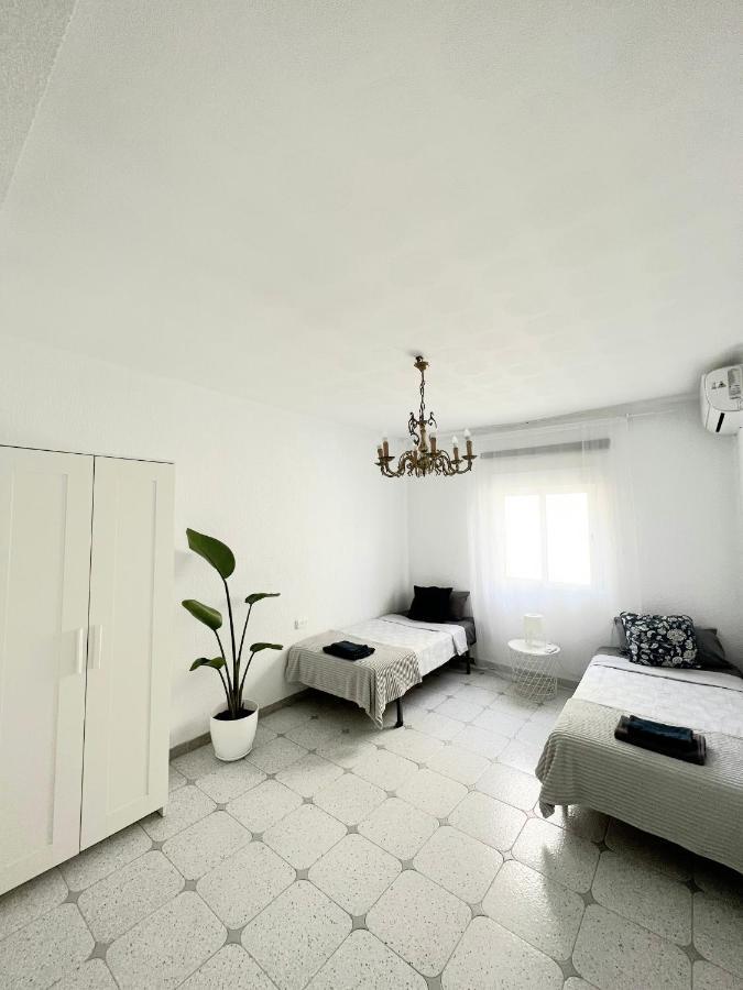 Holiday&Vacations Apartment On The Beach Валенсия Екстериор снимка